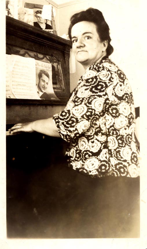 Mom at- her mom on- piano 5-29-481