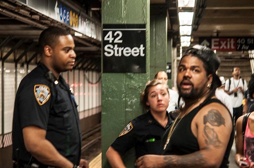 cops give directionsDSC_9204