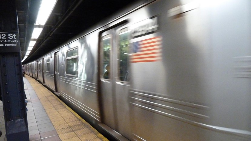 Train flag 42stP1080589