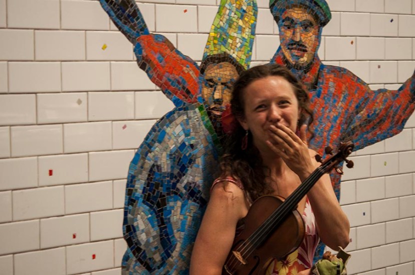 Violinist laughsDSC_9224