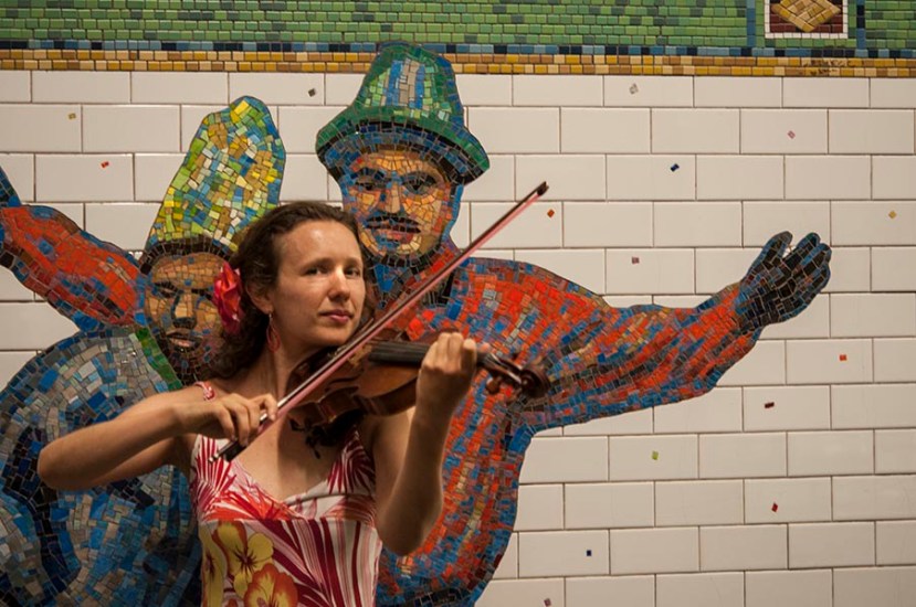 Violinist playsDSC_9257