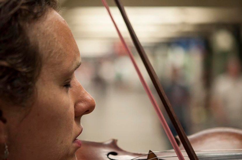 Woman vilolin closeDSC_9242