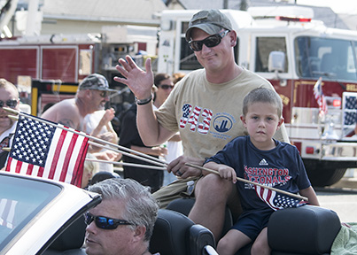 Dad vet with son in car DSC_4779