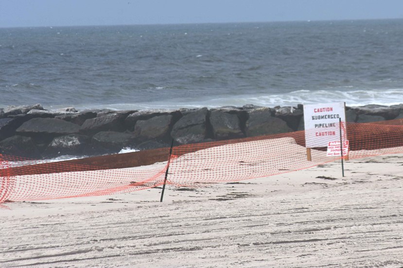 pipe and sign DSC_6924.jpg
