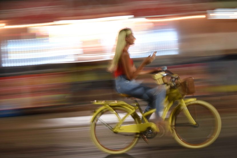yellow hair and bike DSC_9728